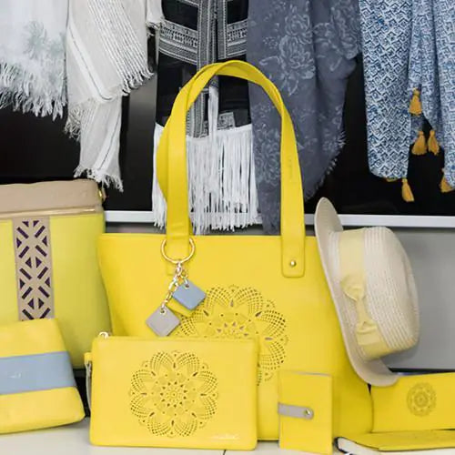 Load image into Gallery viewer, Sprout Leather Tote -Lemon
