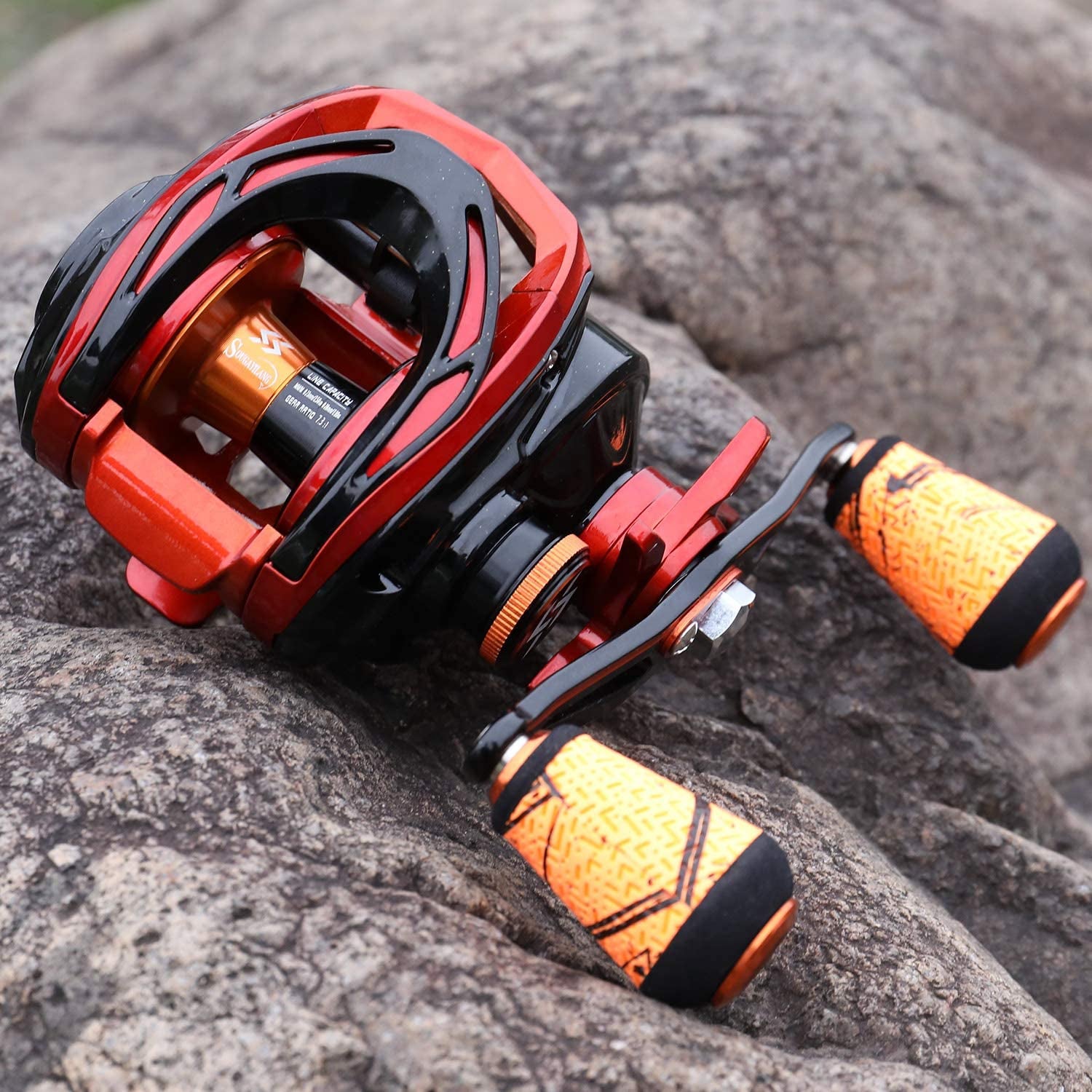 Fishing Baitcasting Reels, 7.3:1 Gear Ratio Fishing Reels , Low Profile Reel with Magnetic Braking System , Super Polymer Grips,Carbon Infused Nylon Frame